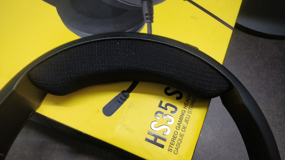 Corsair-HS35-head-band-foam