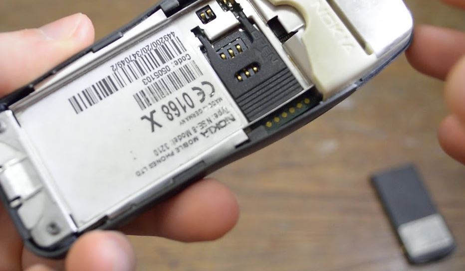 Removable Battery in Old phones min